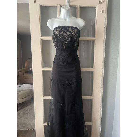 Helen Morley‎ Halter Beaded Lace Dress - Picture 3 of 10